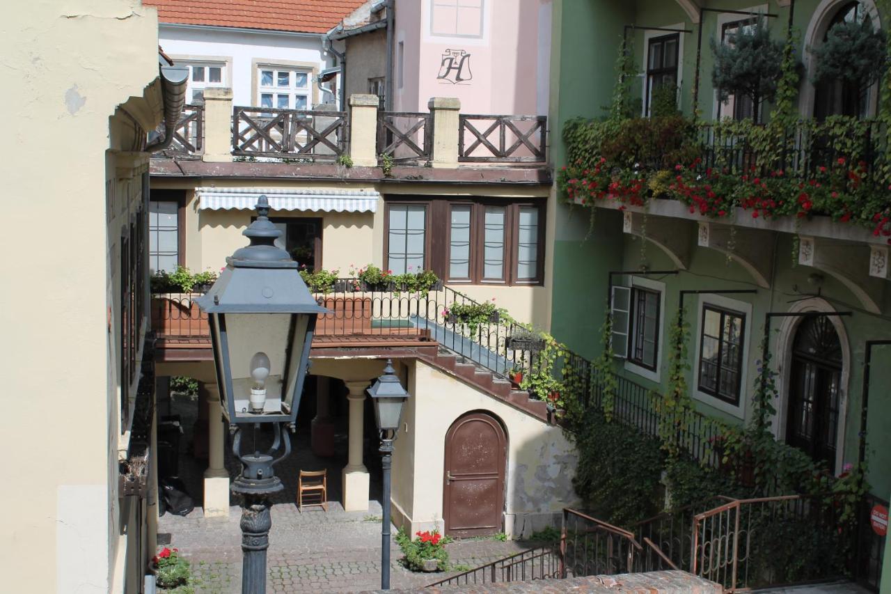 Zwinger Apartman Sopron Eksteriør billede