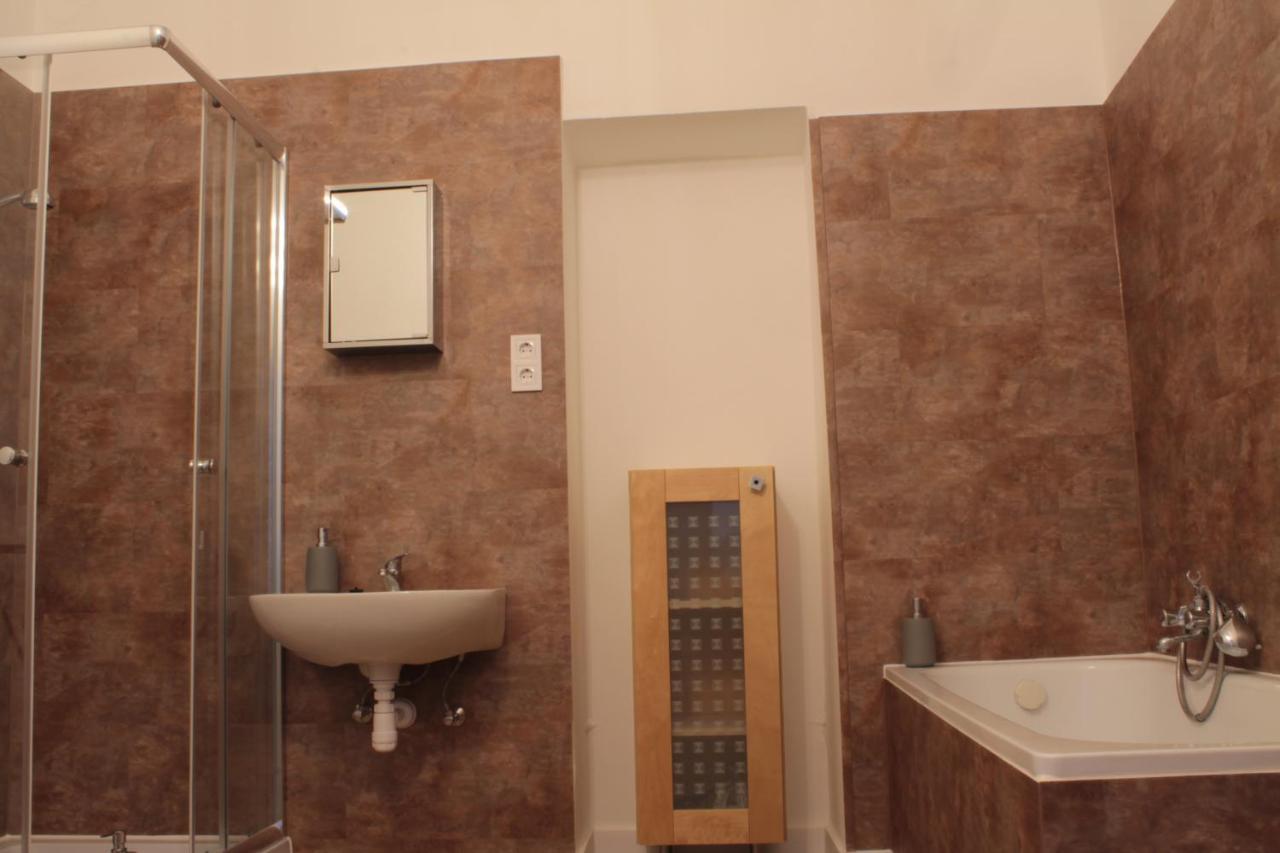 Zwinger Apartman Sopron Eksteriør billede
